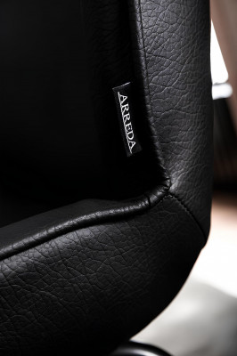 Luxus Esszimmer Garnitur Tisch 4x Lehnstuhl Anrichte Sideboard Stuhl-Sets