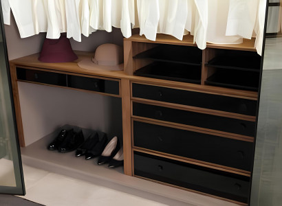 Brauner Kleiderschrank für Schlafzimmer mit Stauraum Glastüren