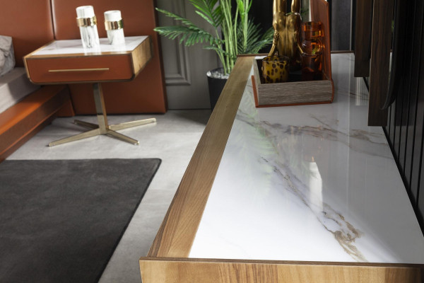 Luxus Sideboard Designer Kommode mit goldenen Füßen Kommoden Schrank