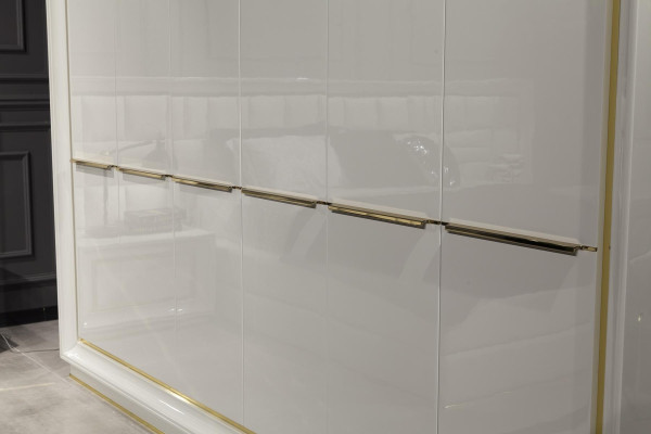 Kleiderschrank Modern Bequem in Weiß mit luxuriösem Stauraum Neu