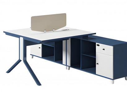 Schreibtisch in Blau und Weiß mit Trennwand Stauraum und modernen Metallbeinen