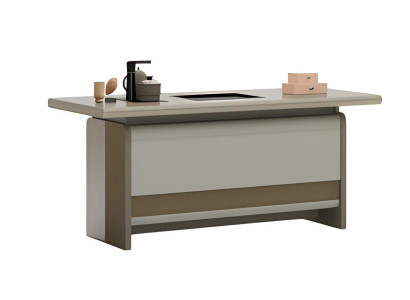 Moderner Schreibtisch in Braun mit praktischem Stauraum und elegantem Design
