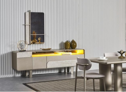 Elegante Beigefarbene Holzkonsole mit Spiegel in Stilvollem Design