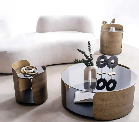 Moderner Couchtisch mit zwei stilvollen Beistelltischen