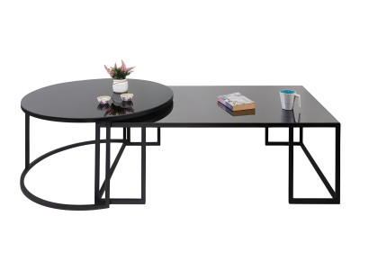 Elegante, akzentuierte Beistelltische mit Metallfuß in schwarzer Farbe