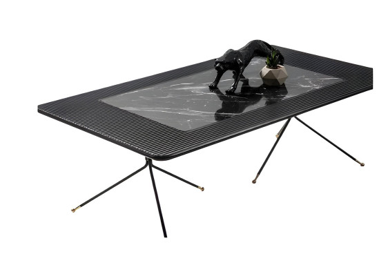 Moderner Couchtisch mit Metallbeinen, rechteckige Form in schwarzer Farbe