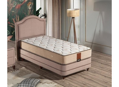 Elegantes Bett mit Matratze aus Holz und Textil in Beigetönen
