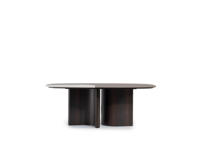 Eleganter Holztisch in Braun für Esszimmer im klassischen Stil