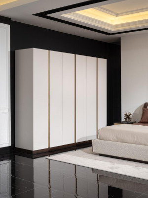 Eleganter weißer Holz-Kleiderschrank im stilvollen Design