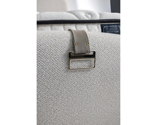 Weißes modernes Bett mit Matratze aus Textil und Holz