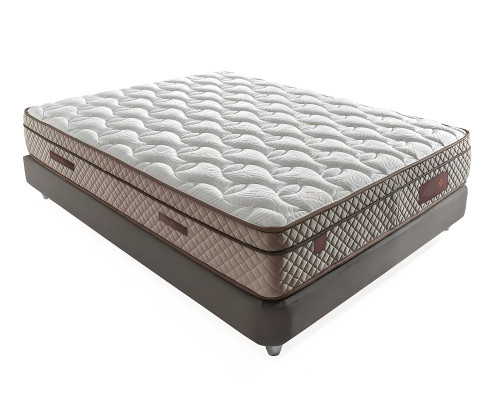 Elegantes Bett mit Matratze aus Textil in Beige