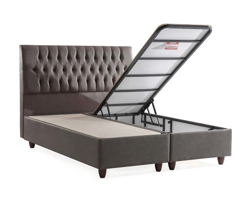 Die weiche Kontur des Bett mit Matratze schafft eine sanfte Atmosphäre.