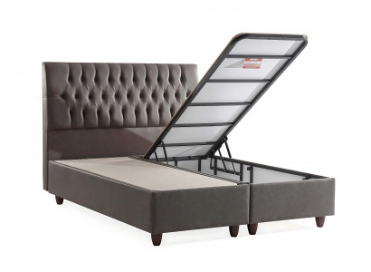 Die weiche Kontur des Bett mit Matratze schafft eine sanfte Atmosphäre.