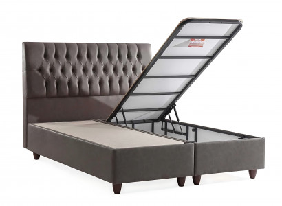 Die weiche Kontur des Bett mit Matratze schafft eine sanfte Atmosphäre.