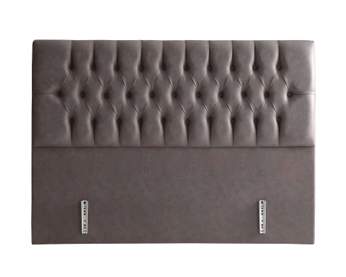 Die weiche Kontur des Bett mit Matratze schafft eine sanfte Atmosphäre.