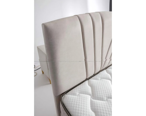 Elegantes Bett mit Matratze aus Textil in Beige