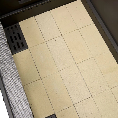 Elegante Außenküche aus Holz und Edelstahl in Schwarz