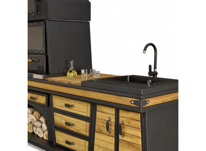 Schwarze Außenküche aus Holz und Edelstahl modern und wetterfest