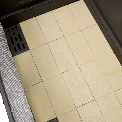 Schwarze Außenküche aus Holz und Edelstahl modern und wetterfest