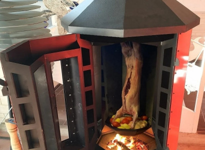 Roter Gartenofen aus Edelstahl mit Glas, stilvoll und langlebig