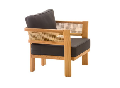 Moderner schwarzer Holzsessel für Terrasse und Balkon