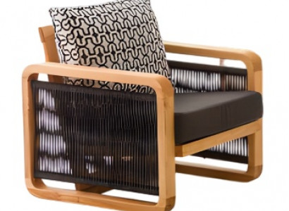 Moderner schwarzer Holzsessel für Terrasse und Balkon