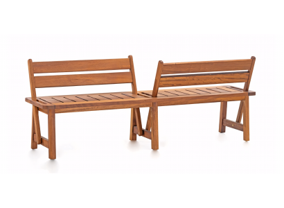 Eine Bank in modernem Design, die Atmosphäre schafft