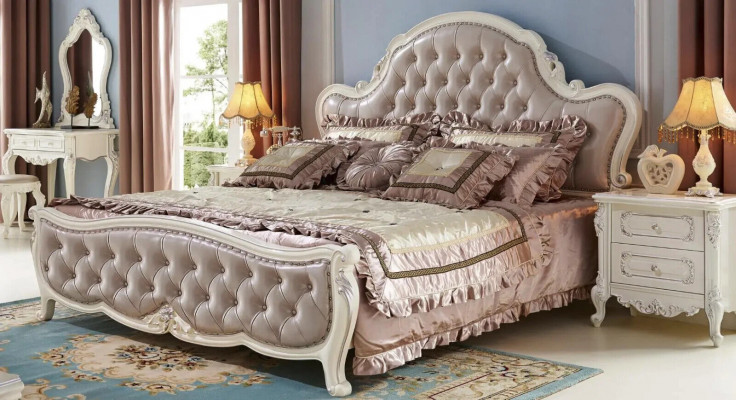 Klassisches Chesterfield-Schlafzimmerset aus Holz mit Lederelementen