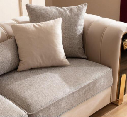 Luxuriöses gepolstertes 3-Sitzer-Sofa in Beige im zeitgenössischen Stil