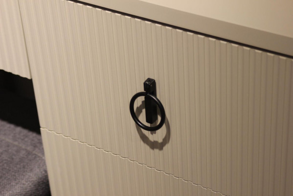 Praktisch Modern und Neu Schlafzimmer Schminktisch mit Spiegel und Hocker