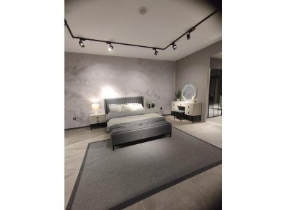 Luxuriöse Bett mit Bank Exklusives Design und Hochwertige Verarbeitung