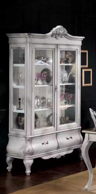 Klassische Esszimmer Möbel Esstisch 4x Stühle Sideboard Vitrine Luxus