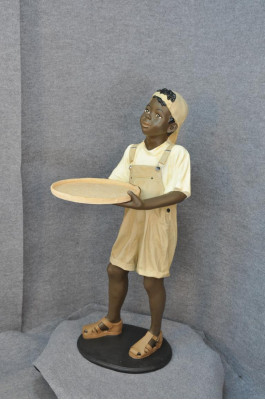 Ständer Ablage Karten Getränke Figur Figuren Statue Junge Gastronomie Skulptur