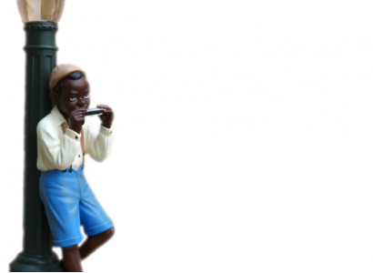 Design Junge mit Mundharmonika Figur Statue Skulptur Figuren Skulpturen 7078 Neu