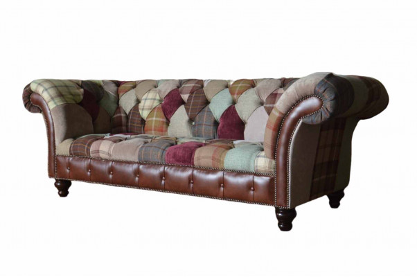 Farbenfrohes Designer-Sofa im Chesterfield-Design mit drei Sitzplätzen
