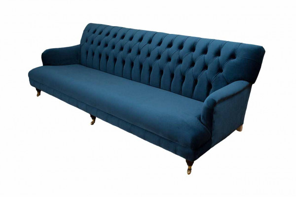 Luxuriöses Designersofa im Chesterfield-Stil mit vier Sitzplätzen in der Farbe Blau
