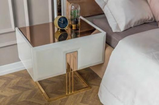 Stilvolle Schlafzimmer Möbel Edelstahl Bett Designer Holz Nachttische