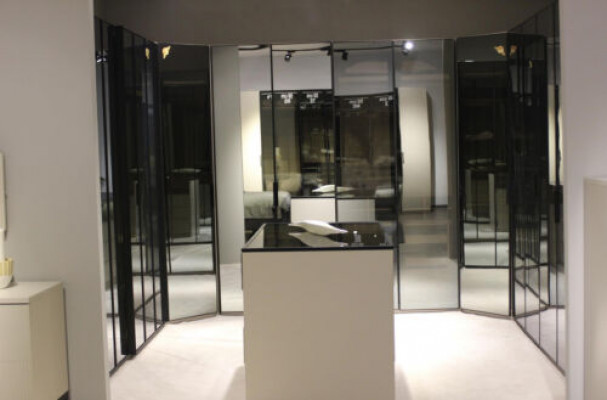 Exklusiver Glasschrank Schlafzimmer Garderobenschrank Designer Kommode