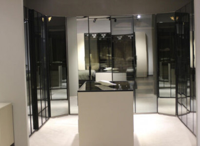 Exklusiver Glasschrank Schlafzimmer Garderobenschrank Designer Kommode