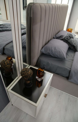 Design Schlafzimmer Set Elegant Luxus Bett und 2x Nachttische Modernes