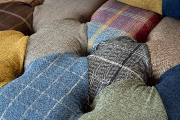 Chesterfield Design Sessel Couch Polster Textil Couchen Sitzer Mehrfarbig