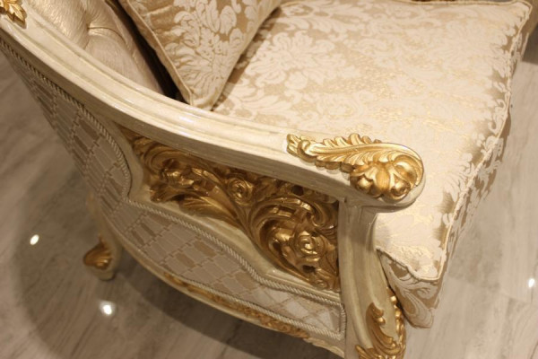 Exquisite Wohnzimmer Deluxe Sofa 3 Sitzer Edlem Sofa Beige Wohnzimmer Sofa