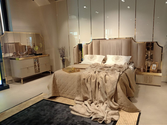 Schlafzimmer Set Modern Luxus Bett 2x Nachttisch Kommode mit Spiegel