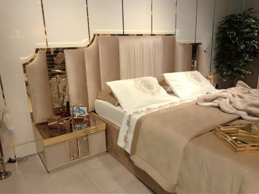 Schlafzimmer Set Modern Luxus Bett 2x Nachttisch Kommode mit Spiegel