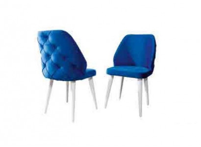 Hölzerne gepolsterte Stuhl blau zurück Chesterfield auf weißen Beinen  Esszimmer