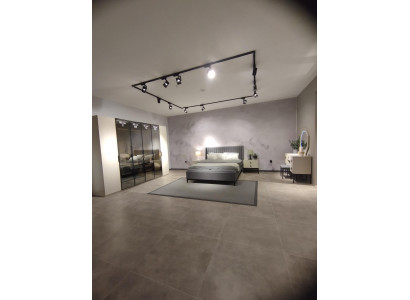 Designer Schlafzimmer Set Bett 2x Nachttische Kleiderschrank Neu und Luxuriös