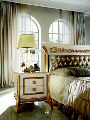 Bett + Nachttisch royal Schlafzimmer Polsterbett Barock Rokoko Designer
