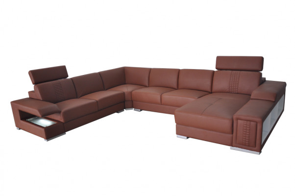 Wohnambiente mit einem U-förmigen Designer-Ecksofa