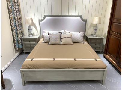 Premium Schlafzimmer-Set: Bett und Nachttische aus Naturholz in Grau
