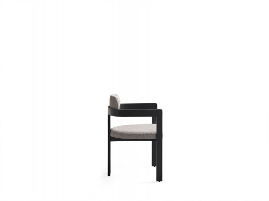 Ein hochmoderner Stuhl mit ungewöhnlicher Form und interessanten Beinen mit bequemer Rückenlehne in Grau-Schwarz für das Esszimmer